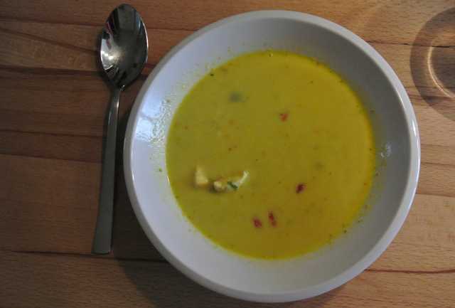 Gojibeeren-Mais Suppe mit Huhn