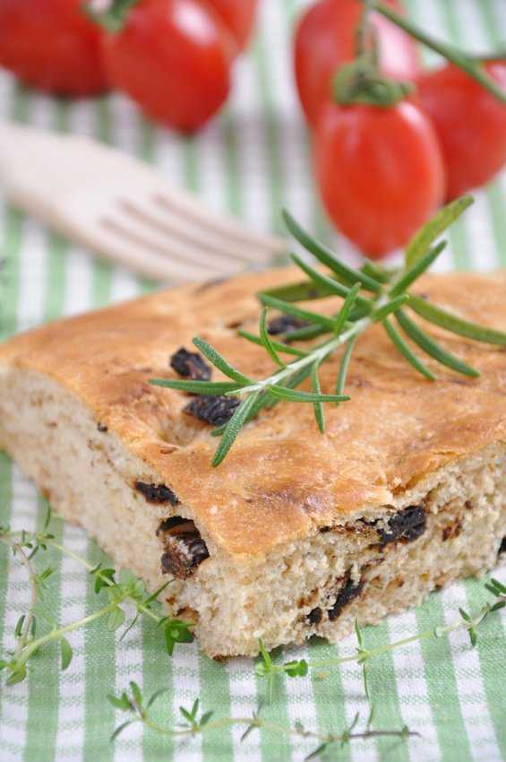 Rosmarinbrot Rezept: Frisch gebackenes Rosmarinbrot.