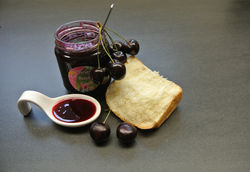 Kirschmarmelade mit Rosenblätter Pascale Treichler Lubera