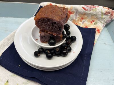 Getr�nkte Cassis Cake W�rfel
