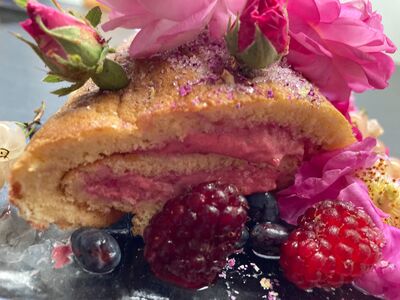 Himbeer Rosen Roulade