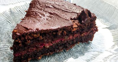 Schokoladentorte mit Johannisbeer-Coulis