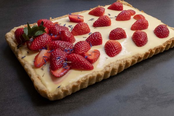 HolunderblÃ¼tentarte mit Erdbeeren Pascale Treichler