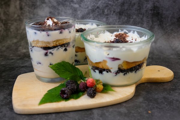 Black and White Beeren Trifle Rezept, Lubera