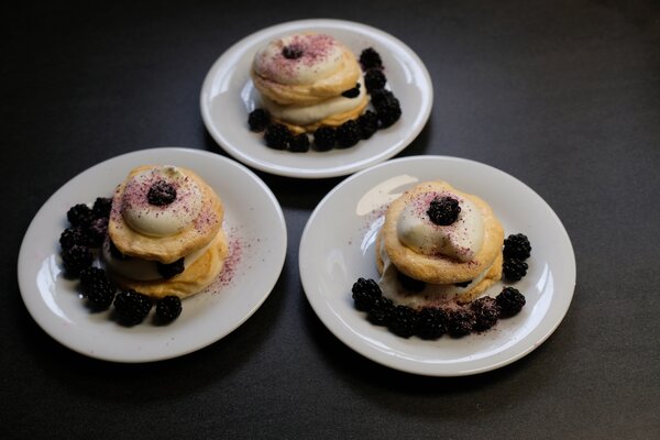 Eclairs mit Brombeer-Vanille-Quark-F�¼llung
