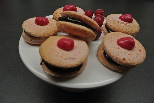 Macarons mit Johannisbeer-Ganasche