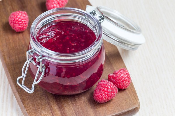 Himbeeren als Fruchtsoße.