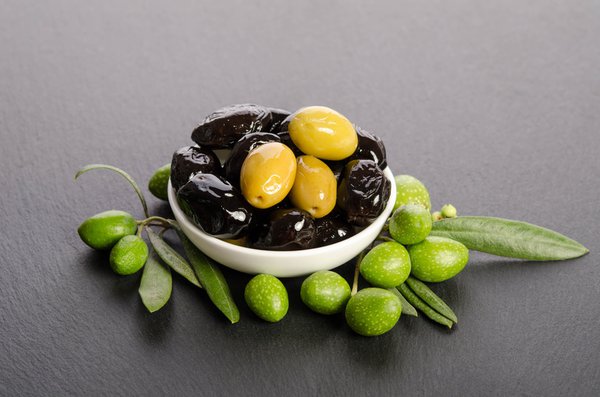 Das Öl aus frischen Oliven