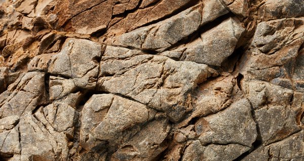 Verschiedene Gesteine eignen sich zur Herstellung des Steinmehls