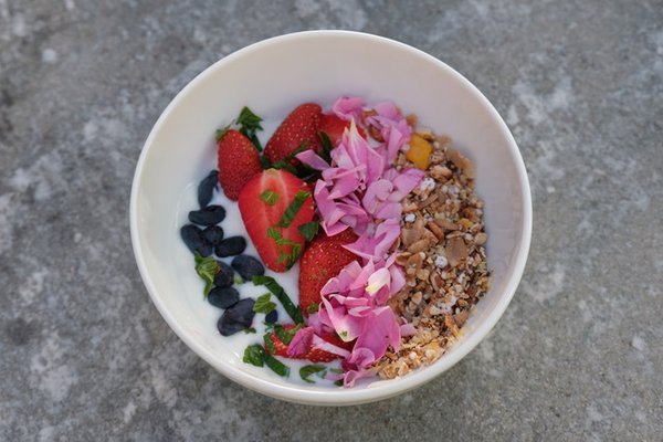 Rezept, Pascale Treichler, Frische Beeren auf Knusper Joghurt