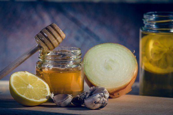 Saft gegen Husten mit Zwiebeln & Honig